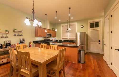 Buena Vista Casa | Beat the Heat at Riverhouse Retreat on South Main