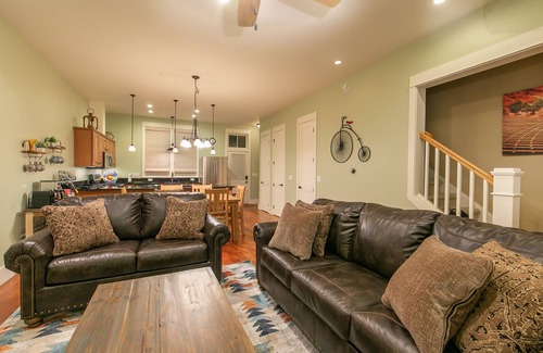 Buena Vista Casa | Beat the Heat at Riverhouse Retreat on South Main