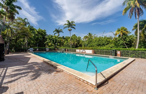 Key Biscayne Casa | Beautiful apartment in Key Colony Condominium