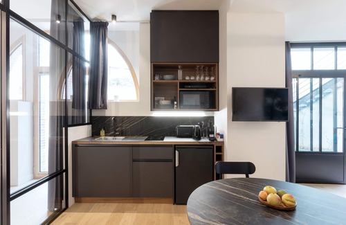 Laval Apartamento | Chez Béatrice-Apartamento-De Lujo-Baño Privado-Vista al Jardín