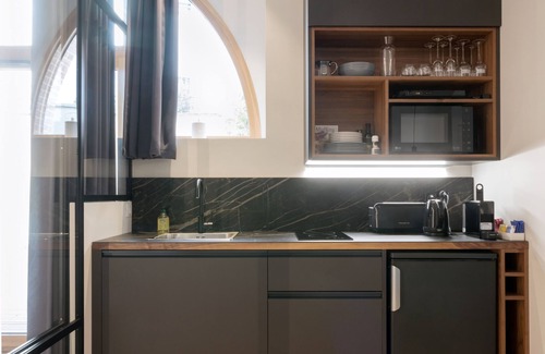 Laval Apartamento | Chez Béatrice-Apartamento-De Lujo-Baño Privado-Vista al Jardín