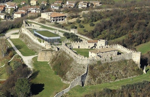Lonato del Garda Villa | CHALET EN BEATRICE CON HERMOSA VISTA AL LAGO YA EL PARQUE DE LA PISCINA Y EL ÁREA DE LOS NIÑOS