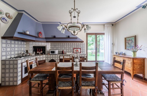 Beregazzo Con Figliaro Villa | Villa Marianna con piscina y canchas de golf y tenis cercanas.