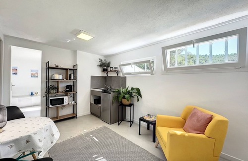Carnoux-en-Provence Apartamento | Beau Studio Refait à Neuf à Proximité de Cassis