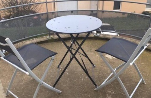 La Suze-sur-Sarthe Apartamento | Beau Studio Meublé à La Suze. Idéal Étudiants et Déplacements Professionnels