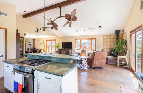 Sonoma Casa | Beautiful home bordered by vineyards with lots of outdoor space and amenities!