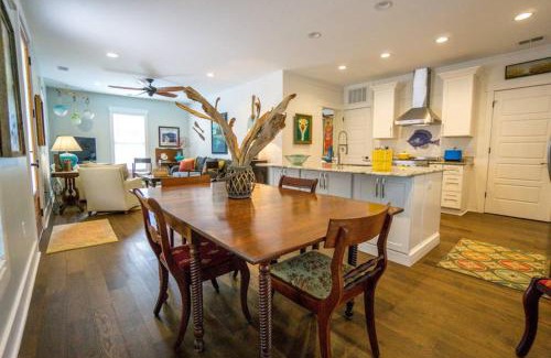 Pigeon Point Casa | Beaufort Cottage in Pigeon Point Near Downtown Beaufort and Paris Island