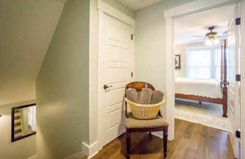 Pigeon Point Casa | Beaufort Cottage in Pigeon Point Near Downtown Beaufort and Paris Island