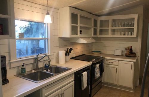Burton Casa | Beaufort SC New Renovation, Close to Parris Island, Historic Downtown, Beautiful Beaches, Sleeps 8