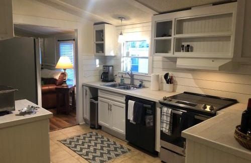 Burton Casa | Beaufort SC New Renovation, Close to Parris Island, Historic Downtown, Beautiful Beaches, Sleeps 8