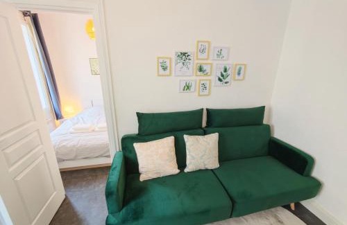 15th Arrondissement Apartamento | Beaugrenelle 1-Min Walk Elegant 2P Apart 4 sleeper