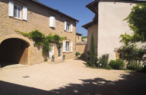 Gleize Casa | Beaujolais house with charm, pool, fireplace