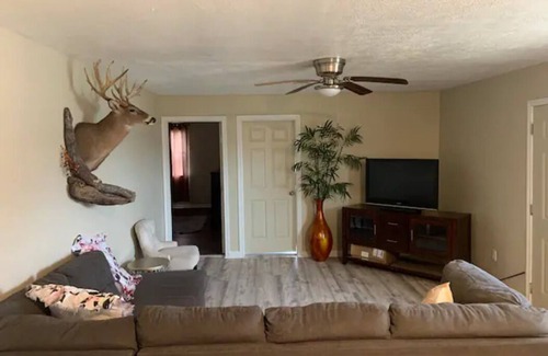 Beaumont Casa | Beaumont Chateau - SHORT/LONG TERM FURNISHED 2/2 HOUSE