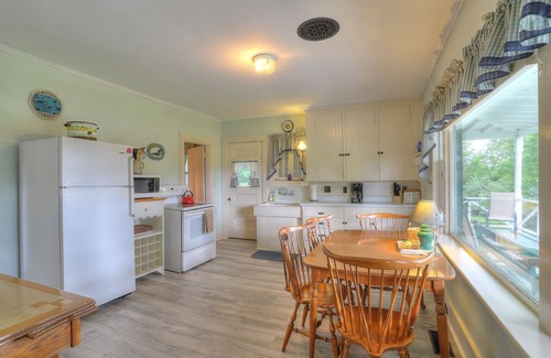 Rangeley Otro | Beauregard - come unwind in this secluded farmhouse