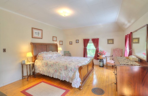 Rangeley Otro | Beauregard - come unwind in this secluded farmhouse