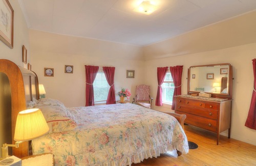 Rangeley Otro | Beauregard - come unwind in this secluded farmhouse