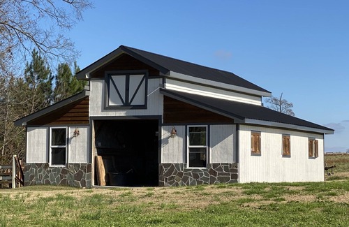 Statesville Casa | Beau’s Retreat at RedWood Farm bring your horses!