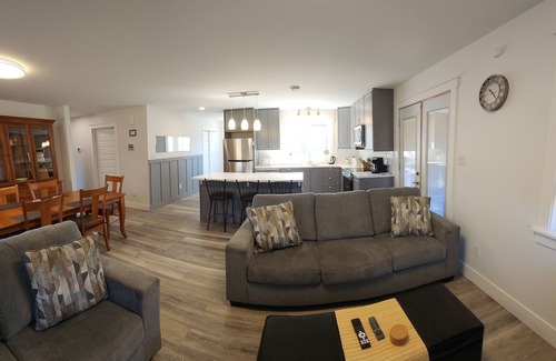 Grand-Digue Casa | Beausoleil Saltwater Sunsets RnR on Acadian Coast with WiFi, Hot Tub, Air Hockey
