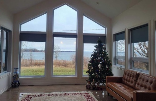 Salaberry De Valleyfield Casa | Beautiful spacious river view house, direct access to regional park