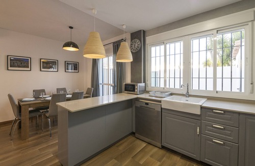 Los Gallos-Cerromolino Casa | BEAUTIFUL DUPLEX - Encantadora casa con piscina compartida y WiFi gratis.