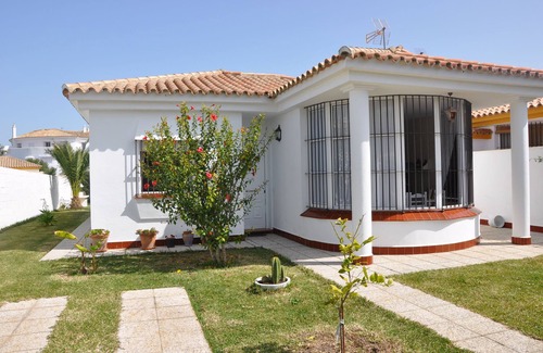 Poblado Sancti Petri Villa | Beautiful two bedrooms holiday villa fully self contained with private swimming