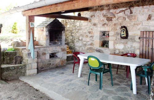 Saint-Genest-de-Bauzon Casa | Maravillosa casa de vacaciones privada para 4 personas con TV, terraza y mascotas permitida