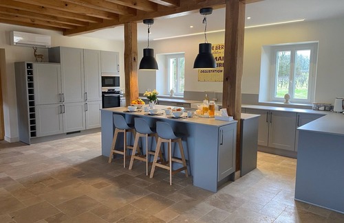 Minzac Casa | Beautiful Barn on Vineyard, with private heated pool