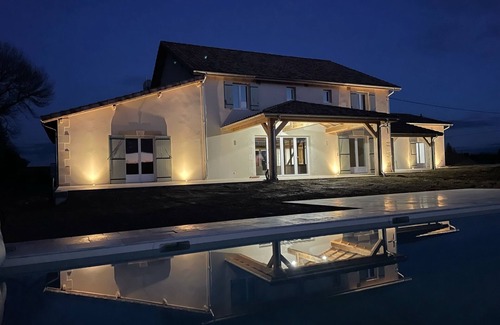 Minzac Casa | Beautiful Barn on Vineyard, with private heated pool