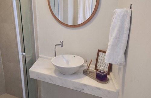 Flamengo Apartamento | Beautiful and comfortable studio apartment