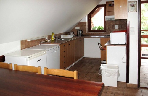 Uhlejov Villa | Casa de vacaciones privada con WIFI, piscina privada, TV, patio, mascotas permitida, aparcamiento