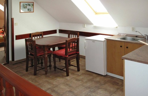 Uhlejov Villa | Casa de vacaciones privada con WIFI, piscina privada, TV, patio, mascotas permitida, aparcamiento