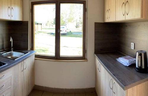 Hradec Kralove Casa | Acogedor apartamento en villa con WIFI, TV, patio, mascotas permitida y aparcamiento