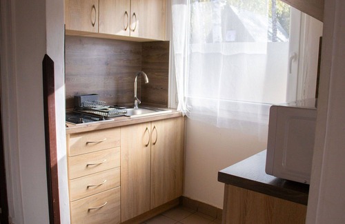 Hradec Kralove Casa | Acogedor apartamento en villa con WIFI, TV, patio, mascotas permitida y aparcamiento