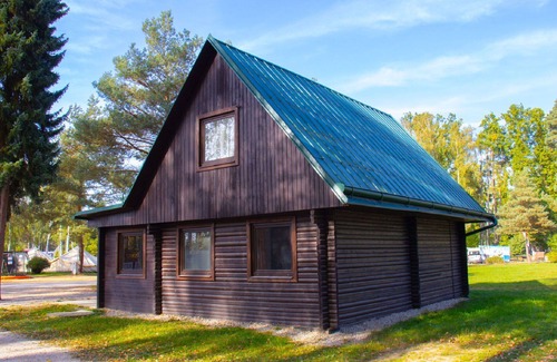 Hradec Kralove Casa | Acogedor apartamento en villa con WIFI, TV, patio, mascotas permitida y aparcamiento