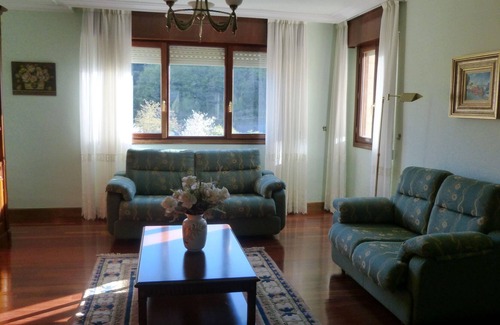 Respaldiza Casa | PRECIOSA CASA EN VALLE DE AYALA CON JARDIN Y PISTA DE TENIS