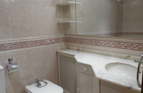 Respaldiza Casa | PRECIOSA CASA EN VALLE DE AYALA CON JARDIN Y PISTA DE TENIS