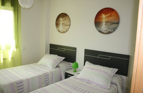 Tagle Villa | BONITO CHALET EN ENTORNO CAMPESTRE CON JARDIN Y MUY PRÓXIMO AL MAR