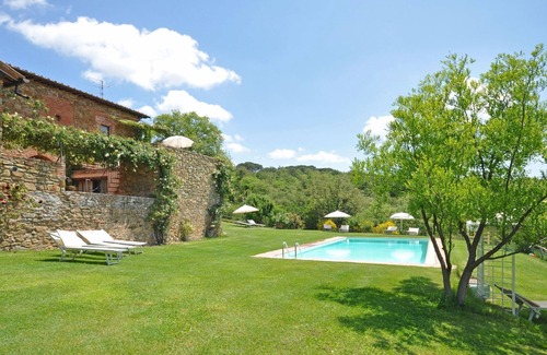 Castelnuovo Berardenga Apartamento | Hermoso apartamento con WIFI, piscina, terraza, mascotas permitida, vista panorámica y aparcamiento