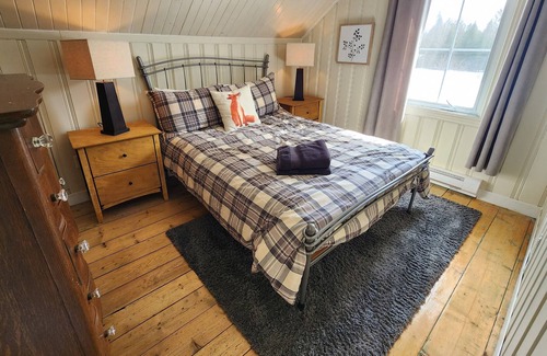 Mauricie Cabaña | Beautiful country house by the river - 4.5 acres of private lot to enjoy nature.