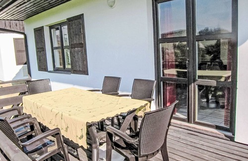 Starkov Casa | Estupenda casa de vacaciones privada con WIFI, piscina, TV, patio, vista panorámica, aparcamiento
