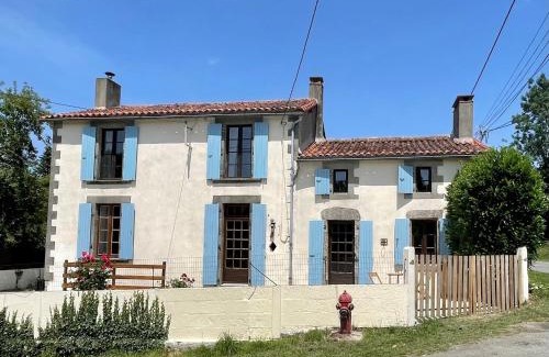 La Chapelle-Saint-Etienne Casa | Beautiful Cottage with private plunge pool/Hot Tub - 40 mins from Puy du Fou