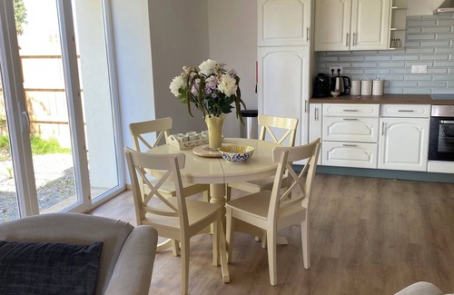Bussiere-Poitevine Casa | Beautiful 2-bedroom house in Val-d'Oire-et-Gartempe