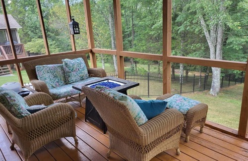 Ashley Oaks Casa | Beautiful 1 acre 4 bd 3 bath non-smoking home