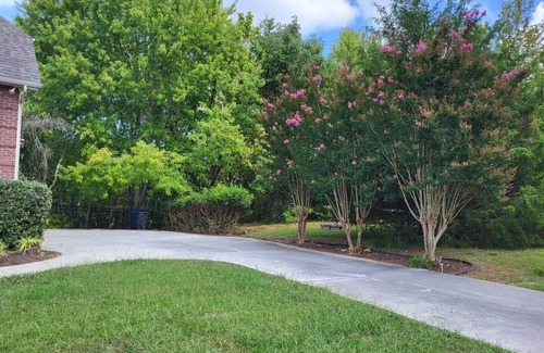 Ashley Oaks Casa | Beautiful 1 acre 4 bd 3 bath non-smoking home