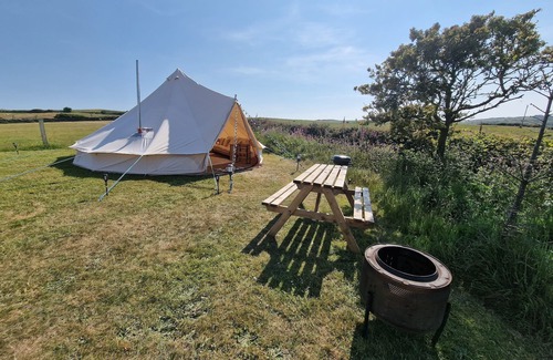 Cylch-Y-Garn Cabina | Beautiful 1-Bed bell tent in Holyhead