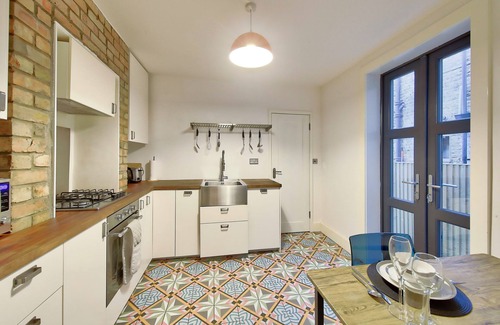 Syon Casa | Beautiful 1 bed ground floor garden flat, Brentford, LONDON