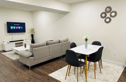 Edmonton Casa | Beautiful 1 bedroom basement suite with free wifi and Amazon prime