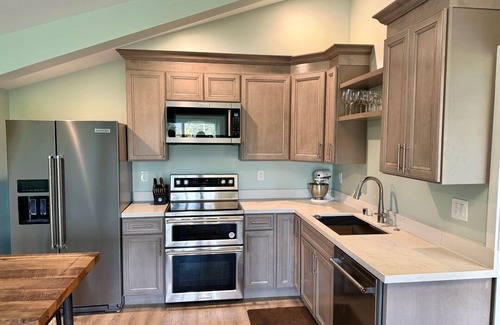 Napa Apartamento | Beautiful 1 Bedroom, loft style apartment with private deck on vineyard in Napa.