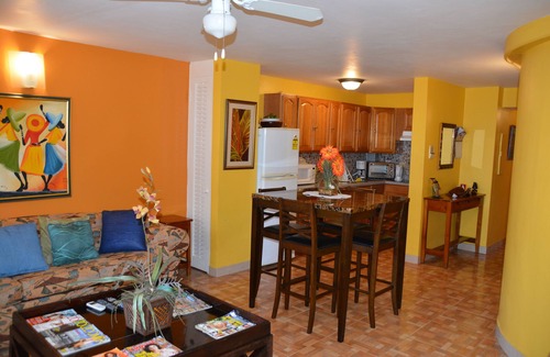 St.Bran's Burg Condominio | Hermoso apartamento de 1 dormitorio con vista a la playa, cerrado, sereno.