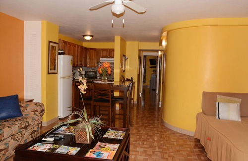 St.Bran's Burg Condominio | Hermoso apartamento de 1 dormitorio con vista a la playa, cerrado, sereno.